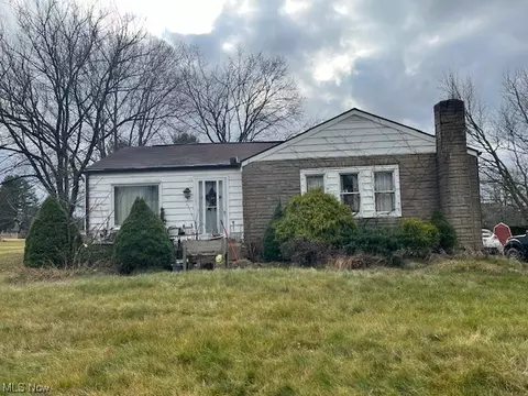 560 Flats Cemetary Rd, New Cumberland, WV 26047
