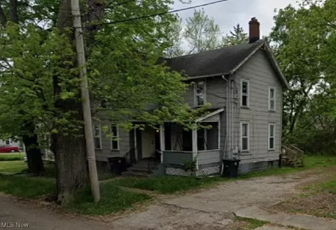 336 Charles SE, Warren, OH 44483