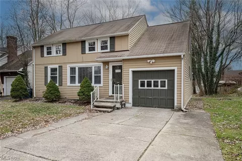 292 Meriden, Painesville, OH 44077