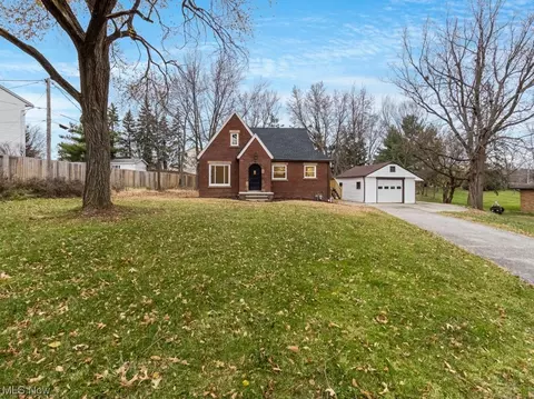 2834 W Wallings Rd, Broadview Heights, OH 44147