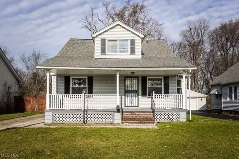 15813 Raymond St, Maple Heights, OH 44137