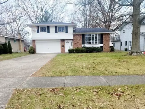 6291 Surrey Dr, North Olmsted, OH 44070