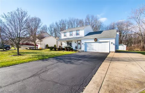 1342 Raspberry Ln, Mineral Ridge, OH 44440