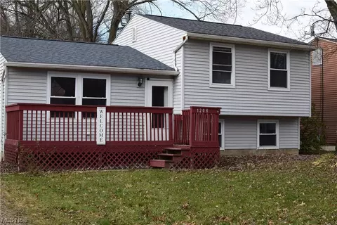 1206 Shadowlawn Dr, Ravenna, OH 44266
