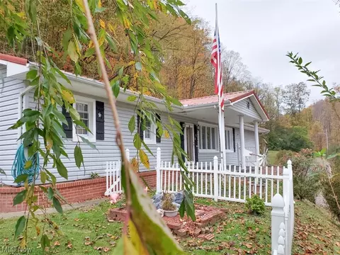 145 High St, Gauley Bridge, WV 25085 photo 6