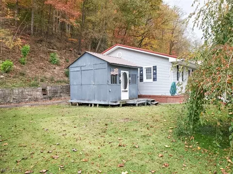 145 High St, Gauley Bridge, WV 25085 photo 4