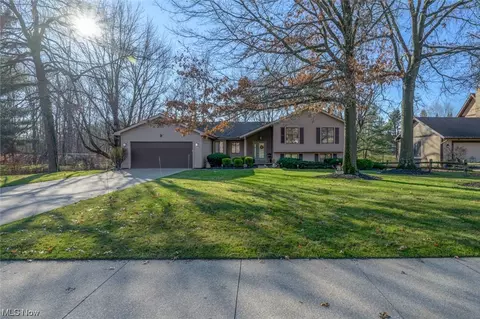 33400 N Burr Oak Dr, Solon, OH 44139
