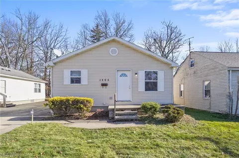 1205 Packard Dr, Akron, OH 44320