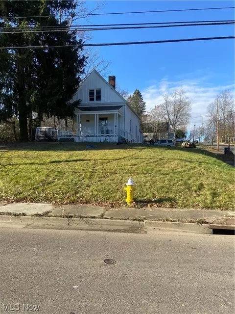 908 East Ave, Akron, OH 44307