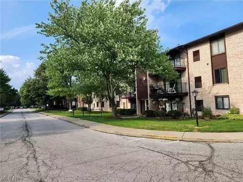 16425 Heather Ln #S201, Middleburg Heights, OH 44130