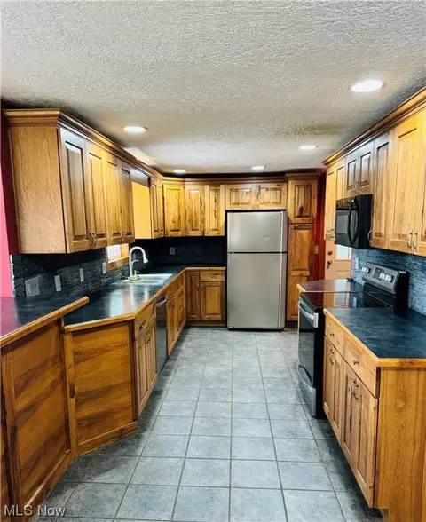 2825 NW Marlin Ave NW, Canton, OH 44708 photo 4