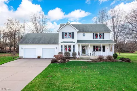 32217 Country Club Dr, Avon Lake, OH 44012