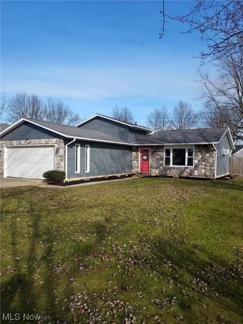 147 Bethesda Cir, Elyria, OH 44035