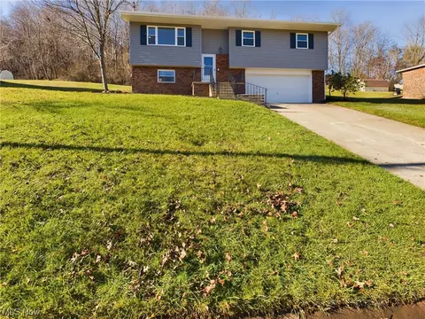 297 Suzanne St, Washington, WV 26181