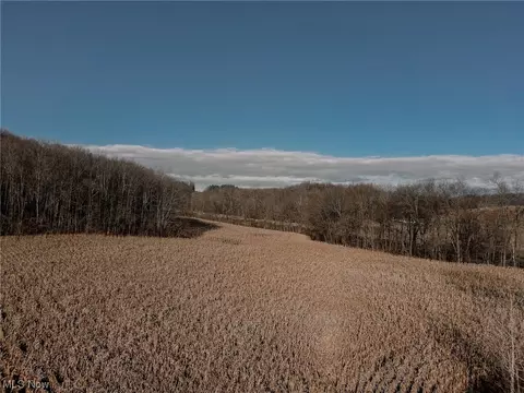 Ravenna Avenue Se, Waynesburg, OH 44688