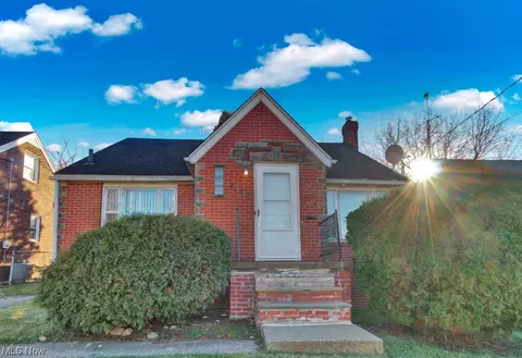 2302 3rd St NE, Canton, OH 44704