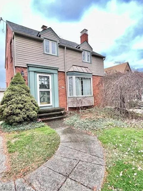 4692 Morningside Dr, Cleveland, OH 44109