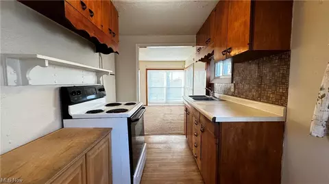 316 Winckles St, Elyria, OH 44035 photo 6