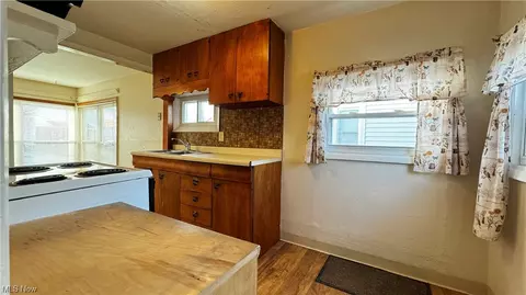 316 Winckles St, Elyria, OH 44035 photo 9