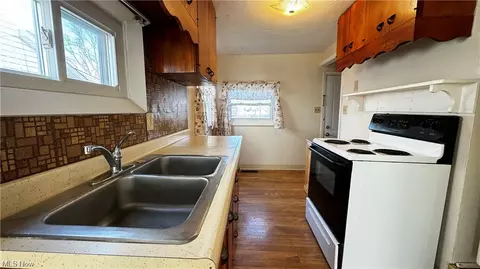 316 Winckles St, Elyria, OH 44035 photo 10