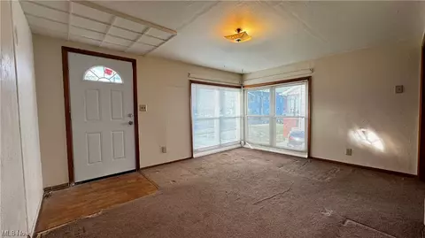 316 Winckles St, Elyria, OH 44035 photo 4