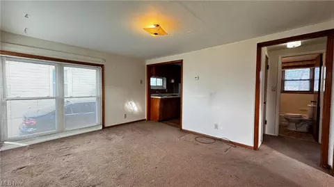 316 Winckles St, Elyria, OH 44035 photo 3