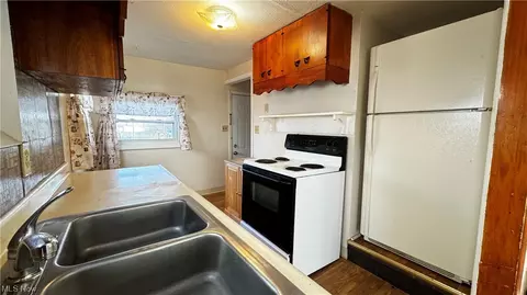 316 Winckles St, Elyria, OH 44035 photo 7