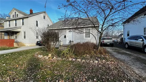 316 Winckles St, Elyria, OH 44035
