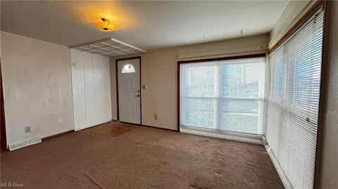 316 Winckles St, Elyria, OH 44035 photo 5