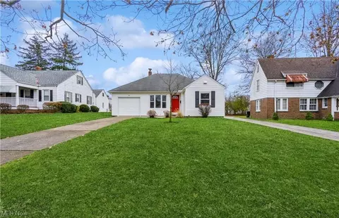 40 Southwick Dr, Bedford, OH 44146