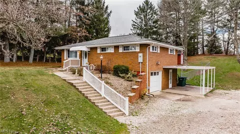 1911 Mcgill Rd, Belpre, OH 45714