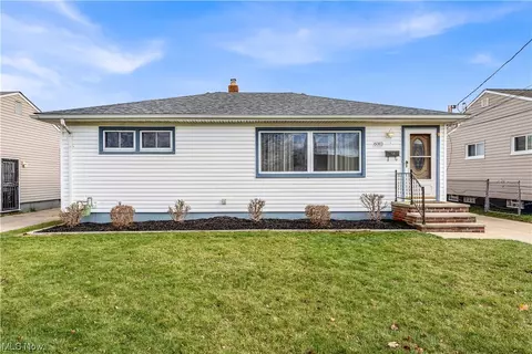 6083 Hardin Dr, Brook Park, OH 44142