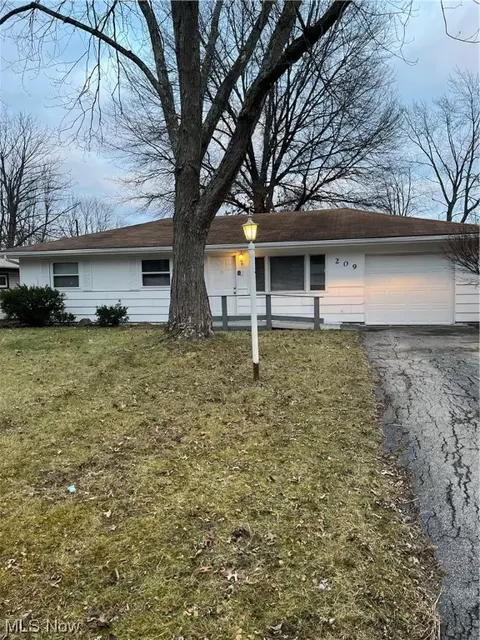 209 N Yorkshire, Youngstown, OH 44515