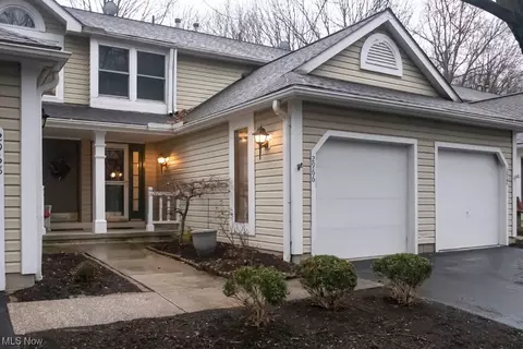 2966 Heatherwood Ct, Stow, OH 44224