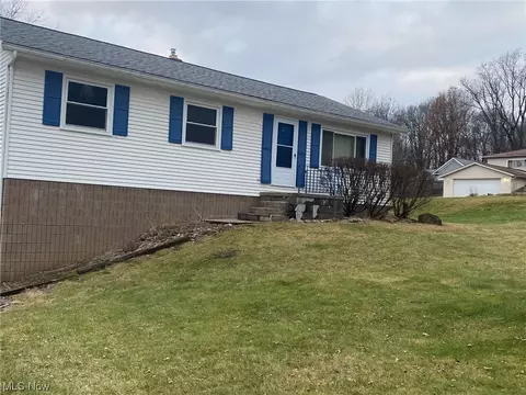 2234 Dewport Dr, Akron, OH 44312