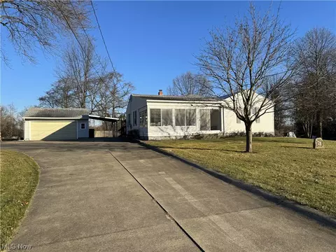 3215 Grill Rd, New Franklin, OH 44216