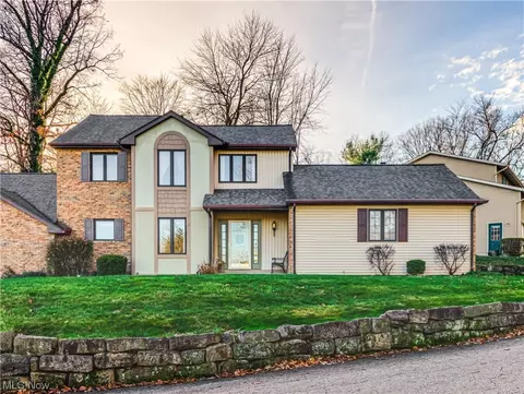 4964 Searls Dr NW, North Canton, OH 44720