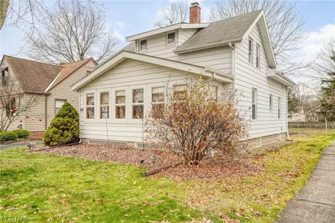 4250 W 226th St, Fairview Park, OH 44126