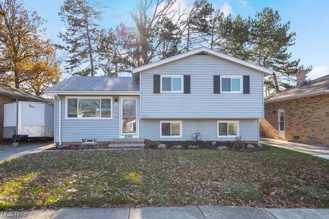 30892 Roosevelt Rd, Wickliffe, OH 44092