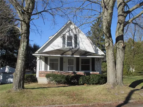160 Oakview, Struthers, OH 44471