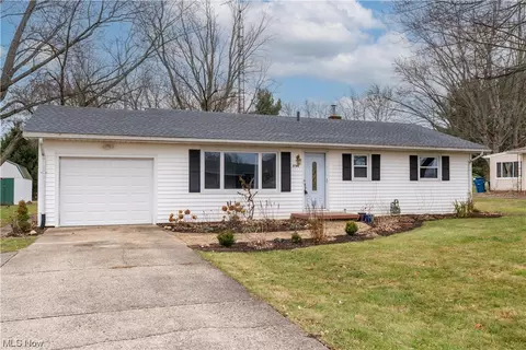2740 Eaver St NW, Uniontown, OH 44685