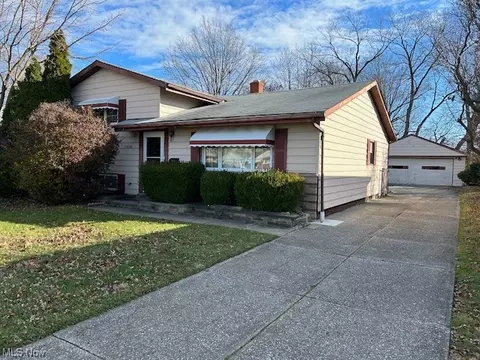 29516 Fairway Blvd, Willowick, OH 44095