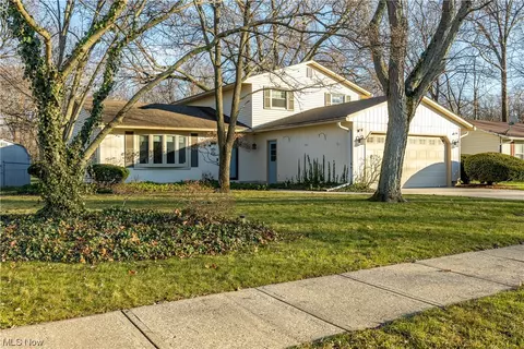 849 Sunset Ave, Sheffield Lake, OH 44054