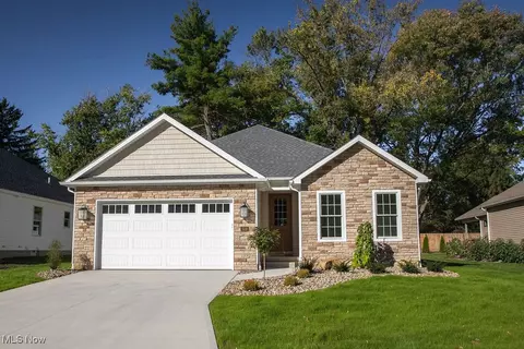 5010 Macy Ln, Canfield, OH 44406