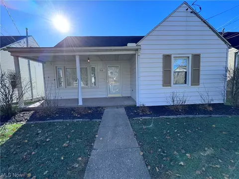 908 41st St, Vienna, WV 26105 photo 2