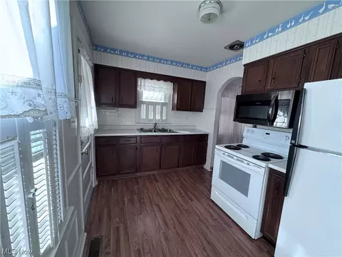 908 41st St, Vienna, WV 26105 photo 8