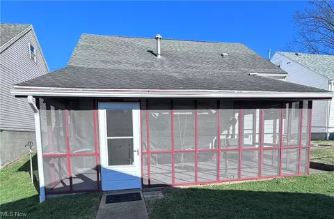908 41st St, Vienna, WV 26105 photo 3