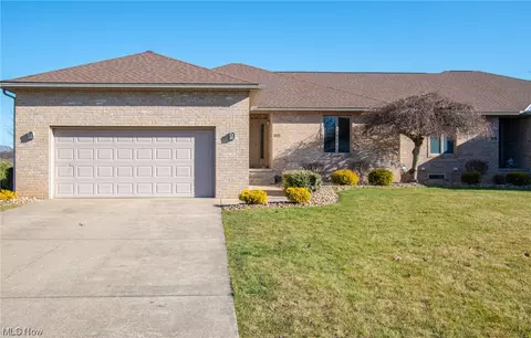 525 Shadydale Dr, Canfield, OH 44406