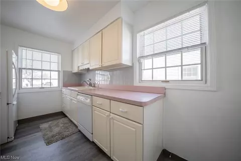 523 Eastern Heights Blvd, Elyria, OH 44035 photo 3
