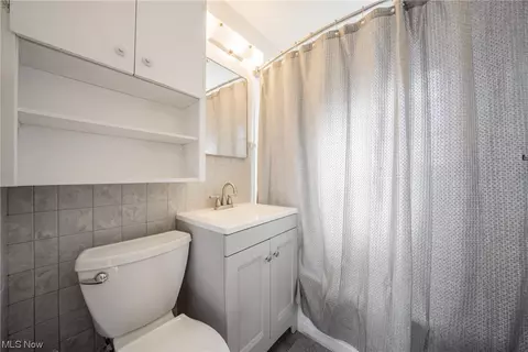 523 Eastern Heights Blvd, Elyria, OH 44035 photo 12